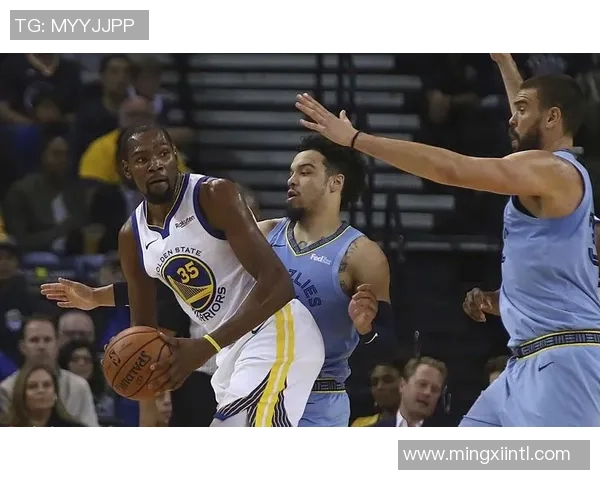 G1勇士与骑士激战正酣谁将成为总决赛的胜利者揭晓悬念